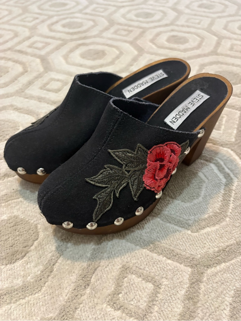Vintage Steve Madden Black Suede Embroidered Rose Clog
